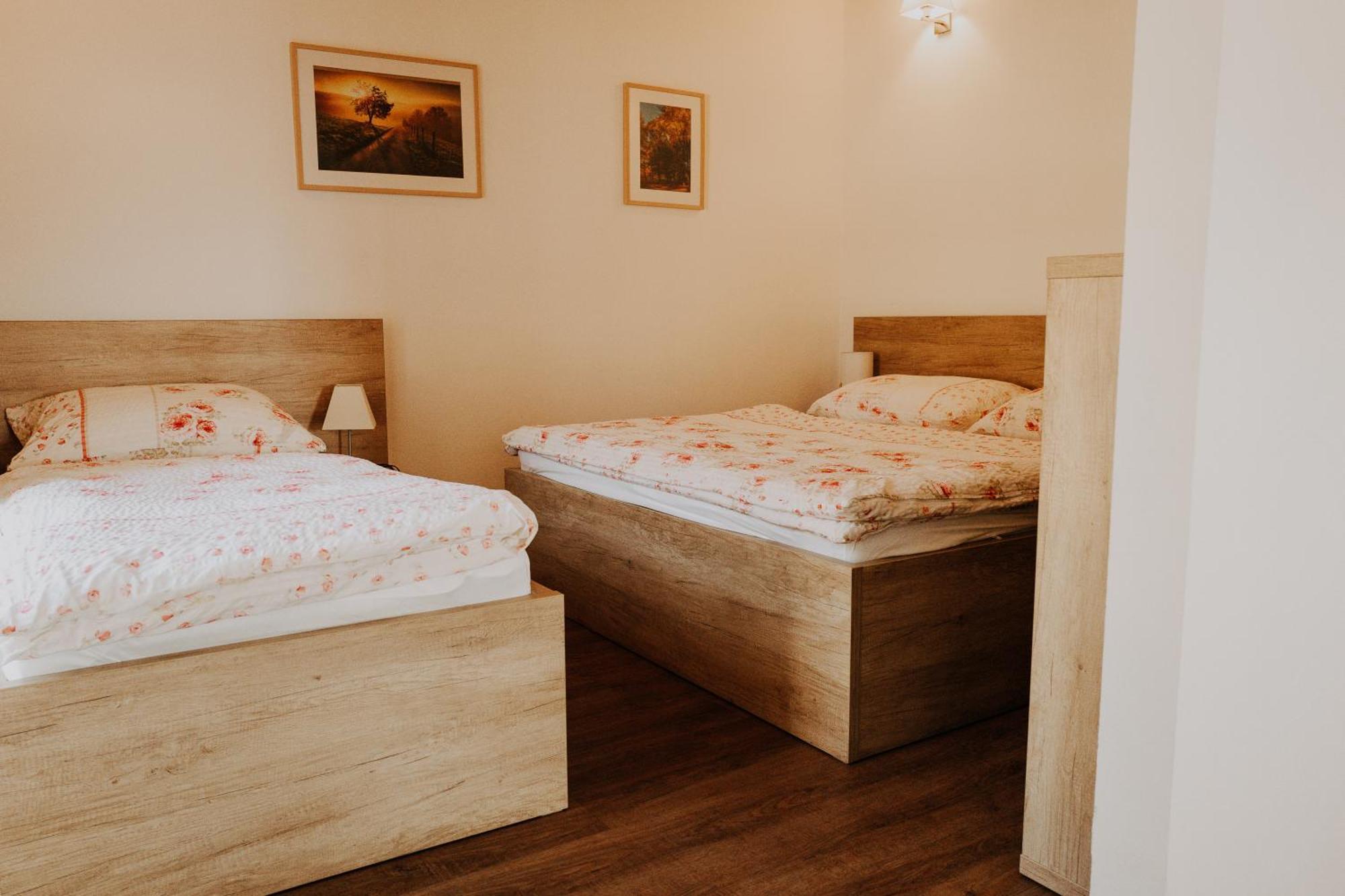 Penzion Fortovna Hotel Castrov Екстериор снимка